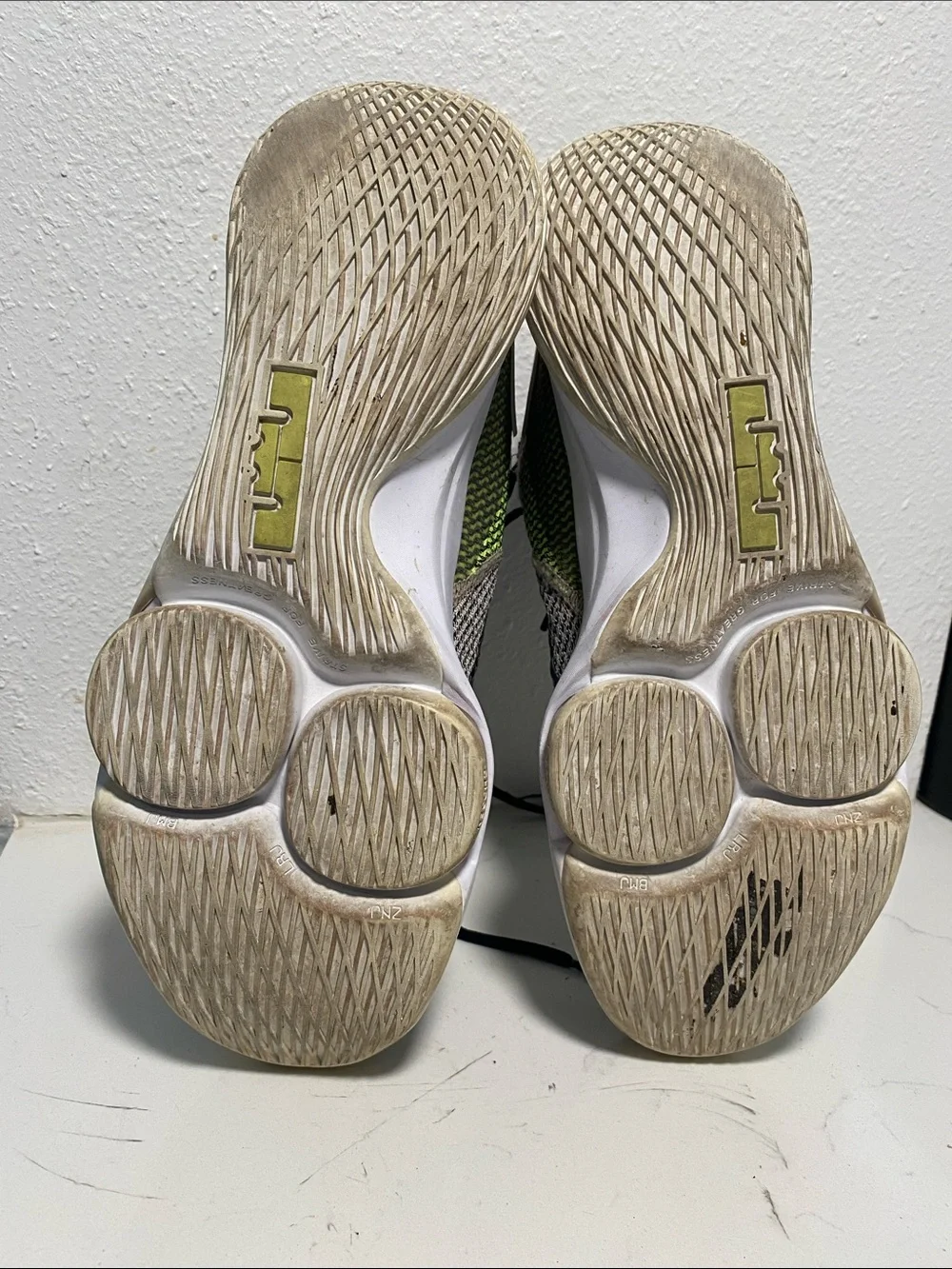 Nike Men's Grey and Neon Green Performance Running Shoes